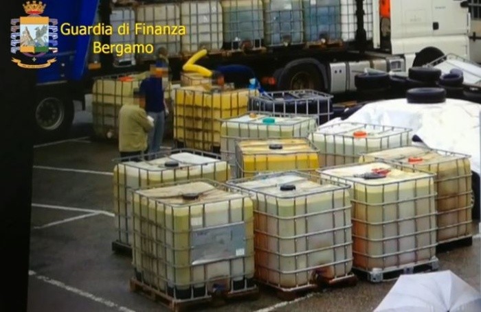 Oltre 3mila tonnellate di benzina contrabbandata: sgominata banda, 10 gli arresti