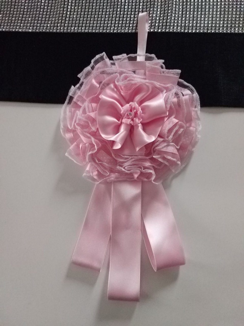 La bimba ha fretta di venire al mondo e nasce in garage