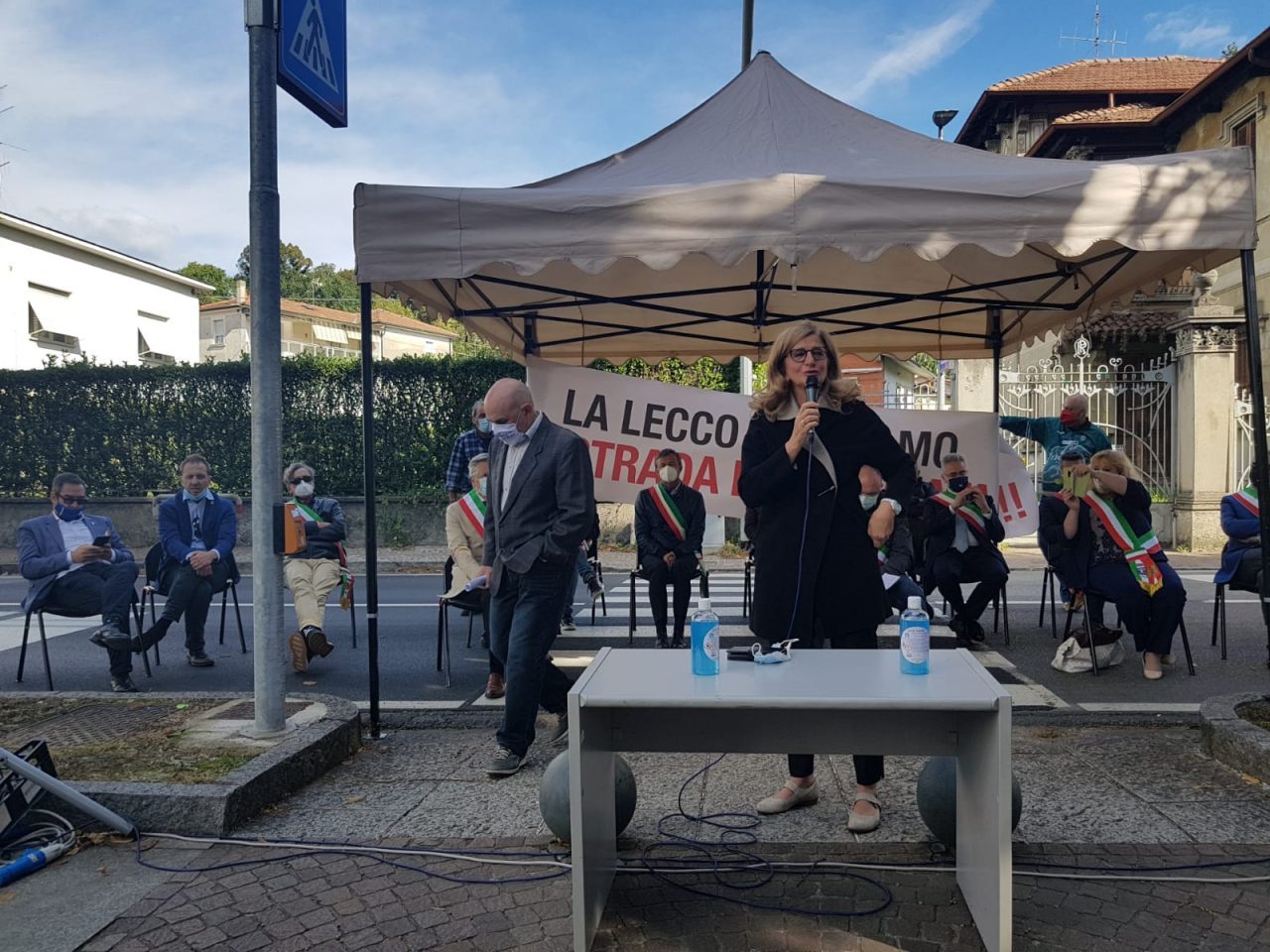 Proteste (e tensioni) a Cisano per chiedere la tanto agognata fine della Lecco-Bergamo