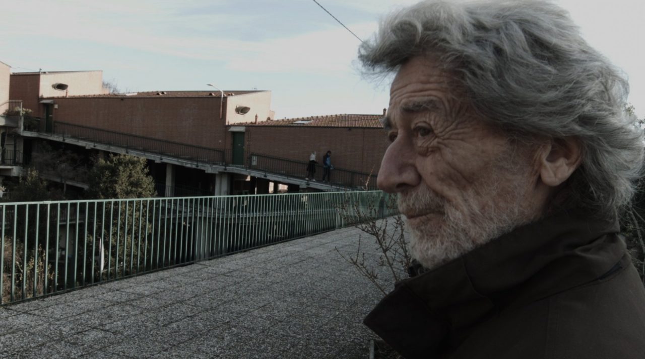 Terrazze fiorite e Bergamo sole, condomini (inclinati) da film