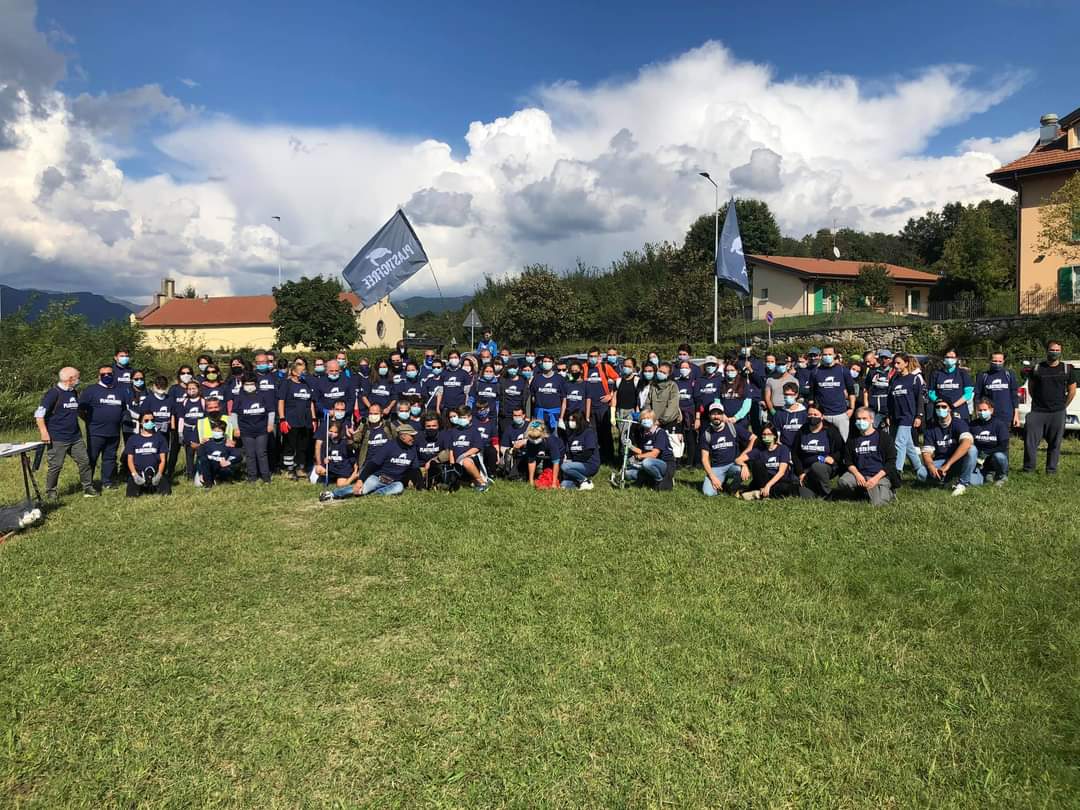 In poche ore raccolti 500 kg di spazzatura: le foto dei volontari a Valbrembo e Paladina