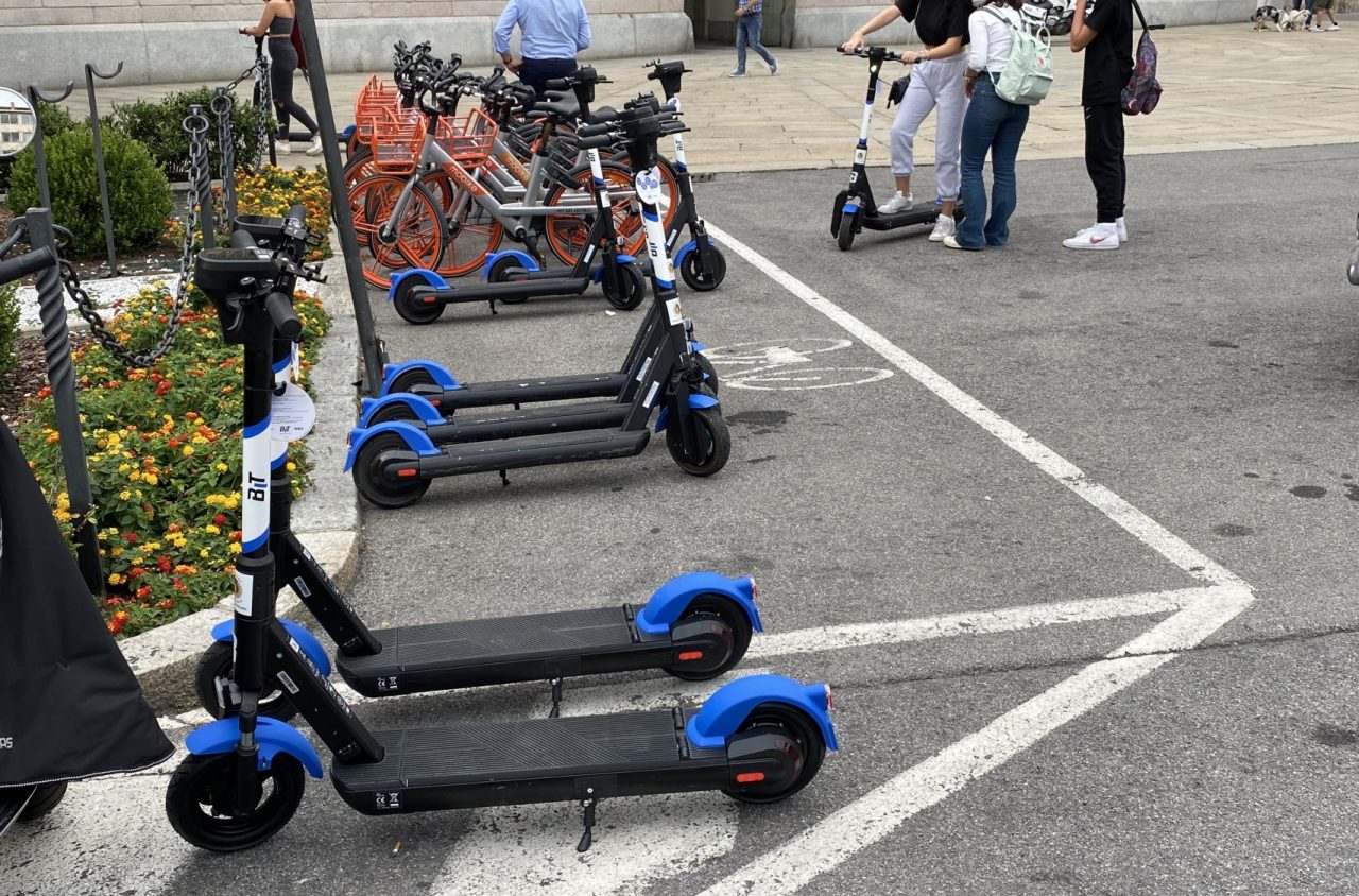 I monopattini elettrici conquistano Bergamo: in agosto 12.159 noleggi, ben 935 al giorno