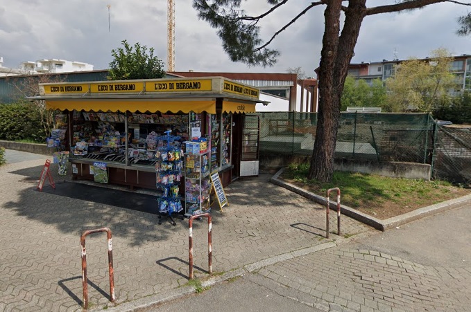 Tenta furto e poi si finge svenuto in una siepe: fermato 17enne