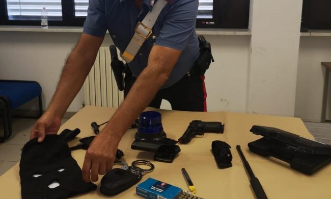 In trasferta a Pistoia si finge parte delle forze dell’ordine: denunciato 19enne bergamasco
