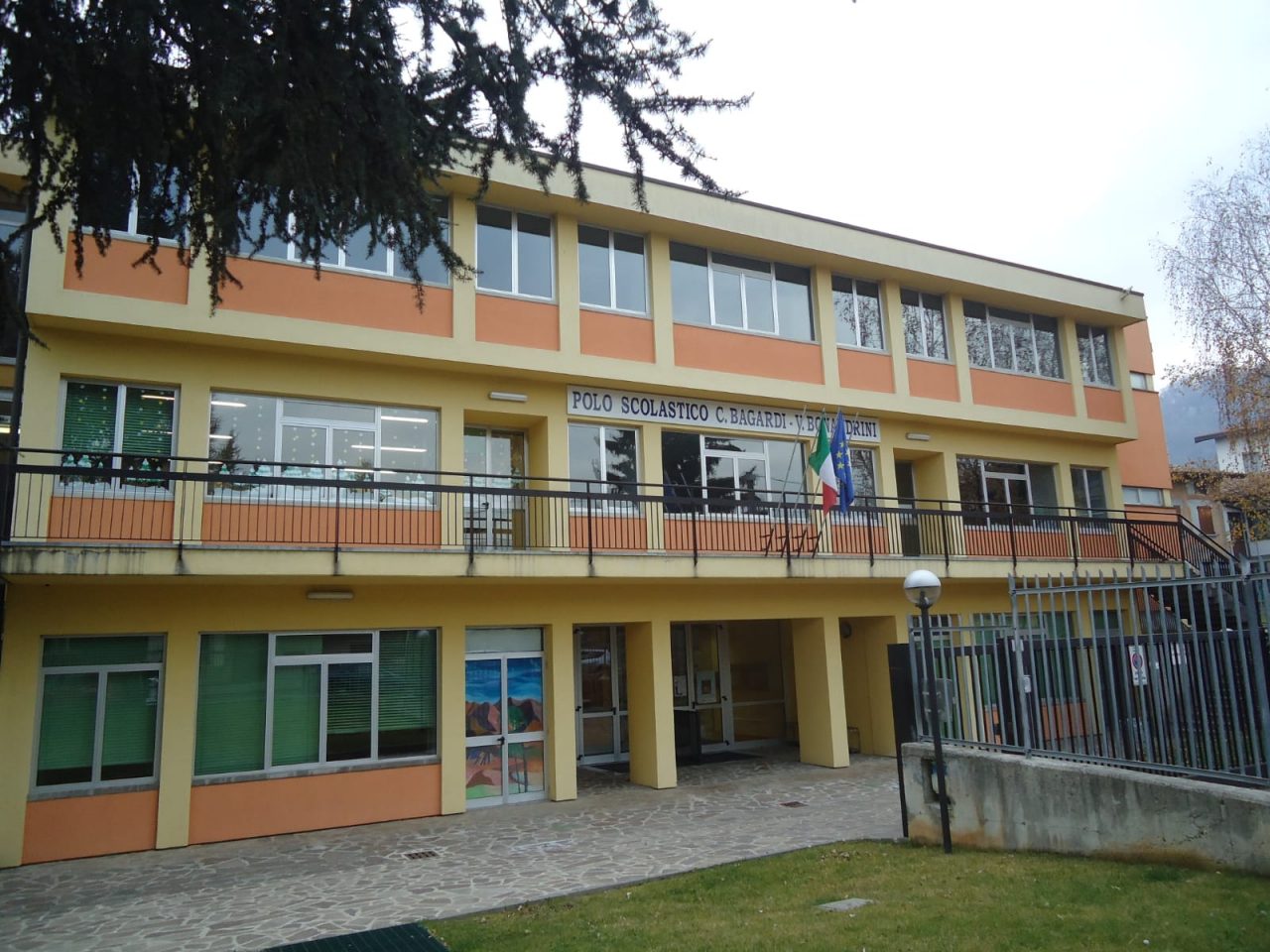 La scuola non è ancora iniziata, ma c’è già il primo positivo: una bidella a Casnigo