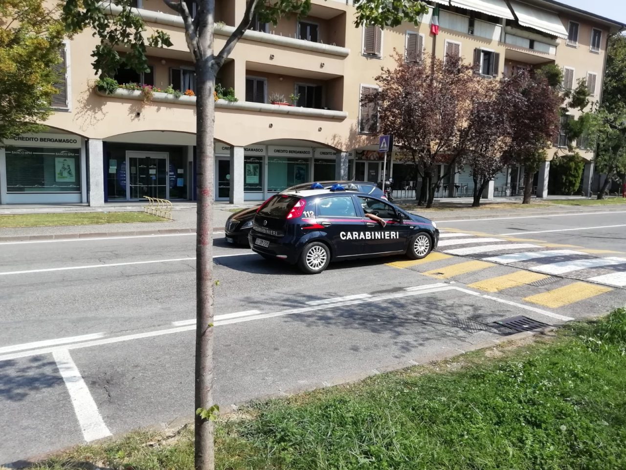 Rapinatore solitario in azione alle poste di Urgnano: tanta paura ma nessun ferito