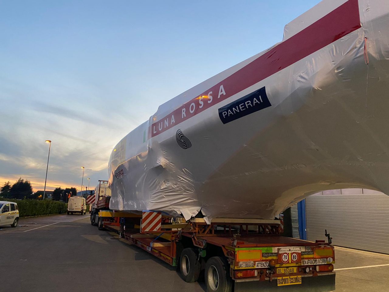 Le immagini della partenza della nuova Luna Rossa dallo stabilimento Persico di Nembro
