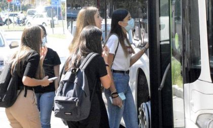 Corse ridotte e studenti stipati sugli autobus: esposto in Procura del Codacons