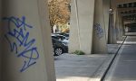 Graffiti sui piloni del viadotto rimessi a nuovo. Brembilla: «L’idiozia non ha limiti»