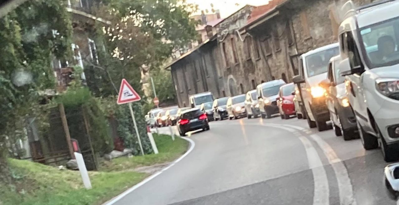 Statale 42, è stato un lunedì nero. Rientro paralizzato da tre incidenti