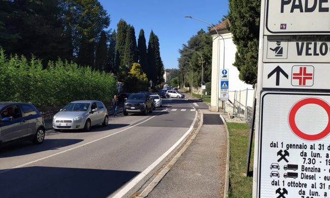 Lunedì nero per i pendolari di Paderno: in coda anche per 40 minuti sul Ponte San Michele