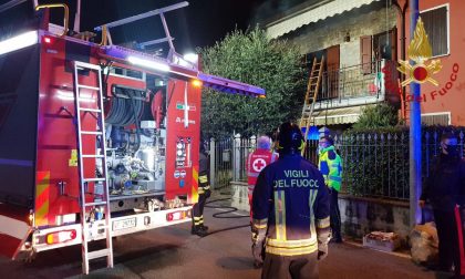 Anziana bloccata in casa dalle fiamme a Seriate, salvata dai vigili del fuoco