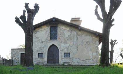 Gruppo di 14enni vandalizza la chiesa di San Pietro e si pente: ora riparano i danni