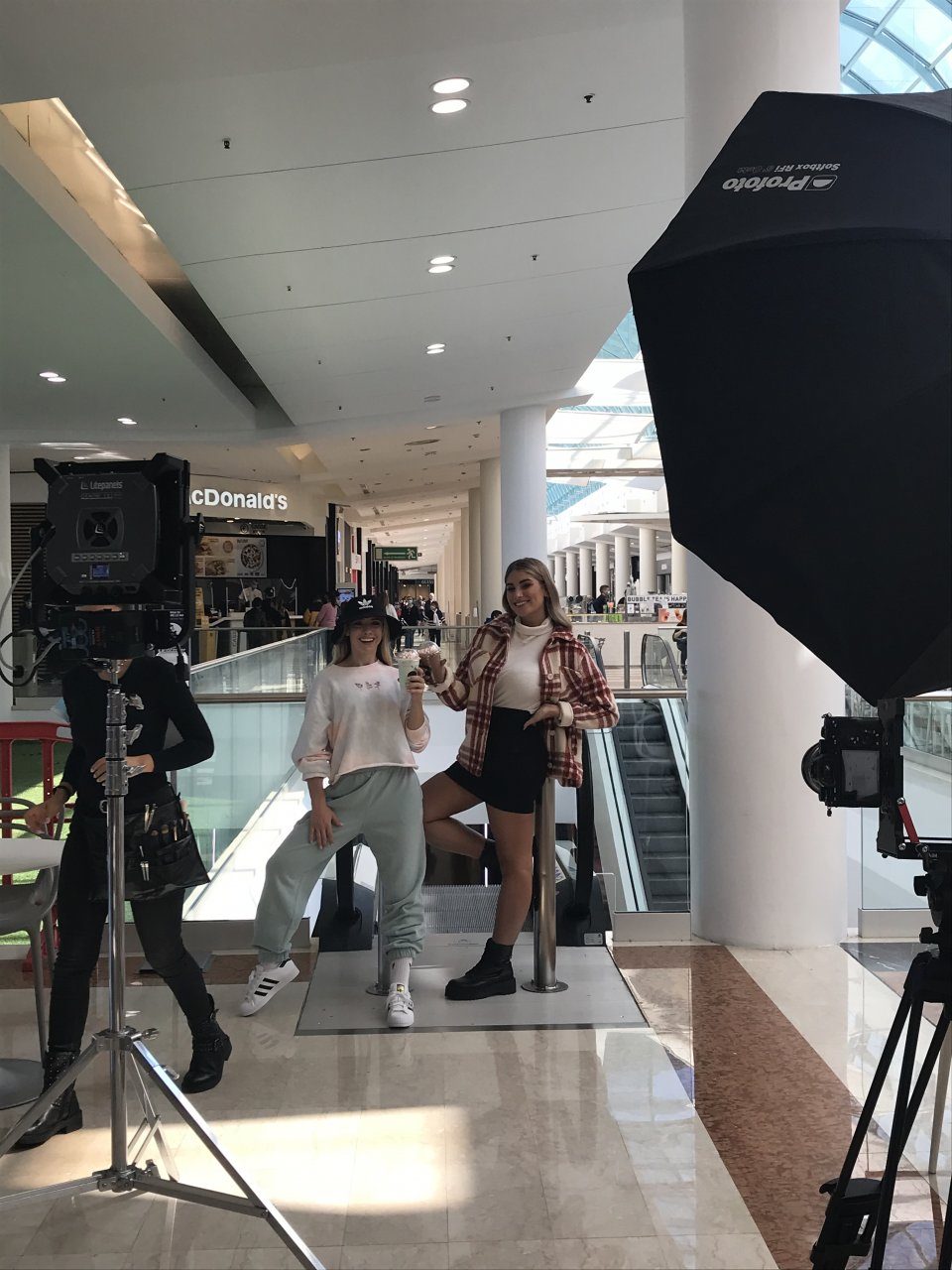 Social e shopping: Giulia Salemi, Virginia Montemaggi e Sophia Campana per Oriocenter