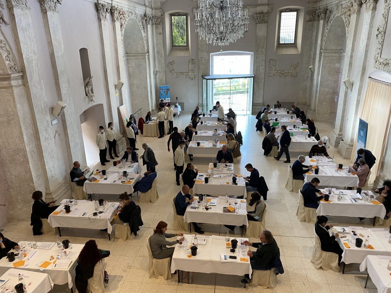 Al concorso del Consorzio Valcalepio trionfano due vini da Friuli e Australia