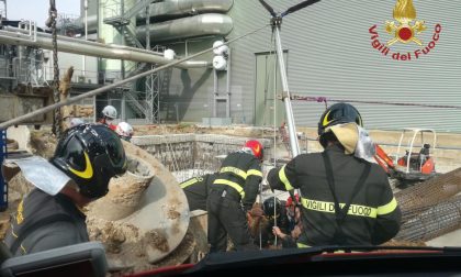 Operaio di 37 anni precipita in un buco di 10 metri all'inceneritore di A2A: è gravissimo