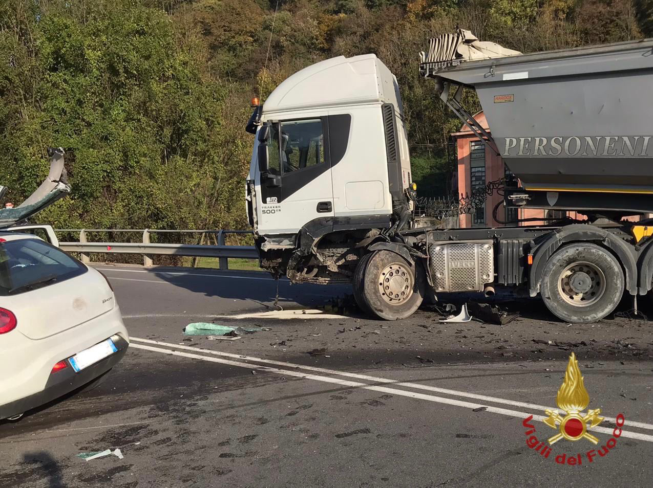 Schianto Tra Un Camion E Un'automobile A Casnigo: Grave Un Uomo Di 51 ...