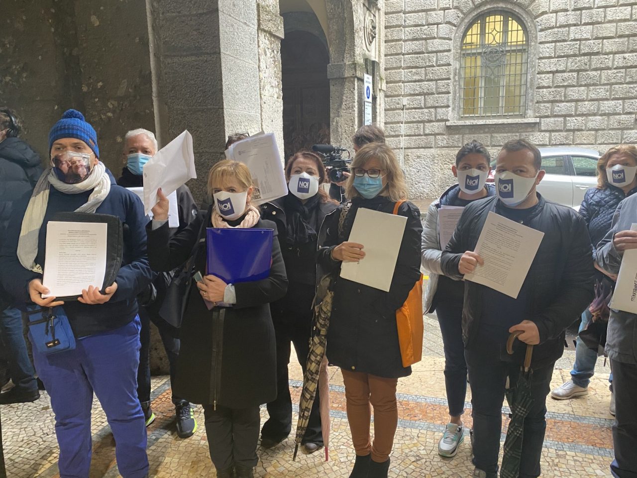 “Noi denunceremo”, in Procura altri 150 esposti: «Basta scaricabarile! Vogliamo verità»