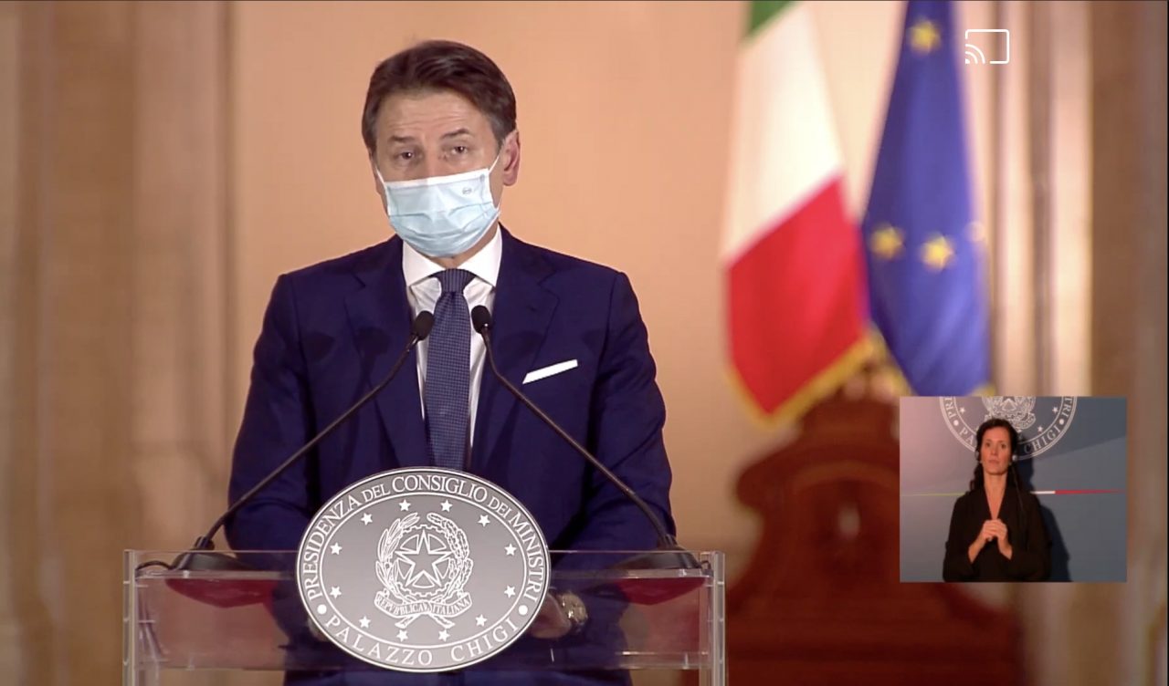 Il nuovo Dpcm: nessun coprifuoco ma restrizioni alla movida, più elasticità per le scuole