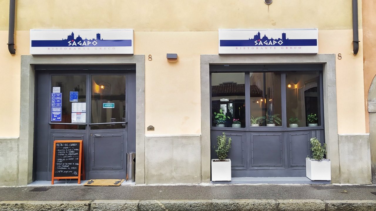 Un angolo di Grecia dedicato a Bergamo. Si mangiano spanakopita e meligianossalata