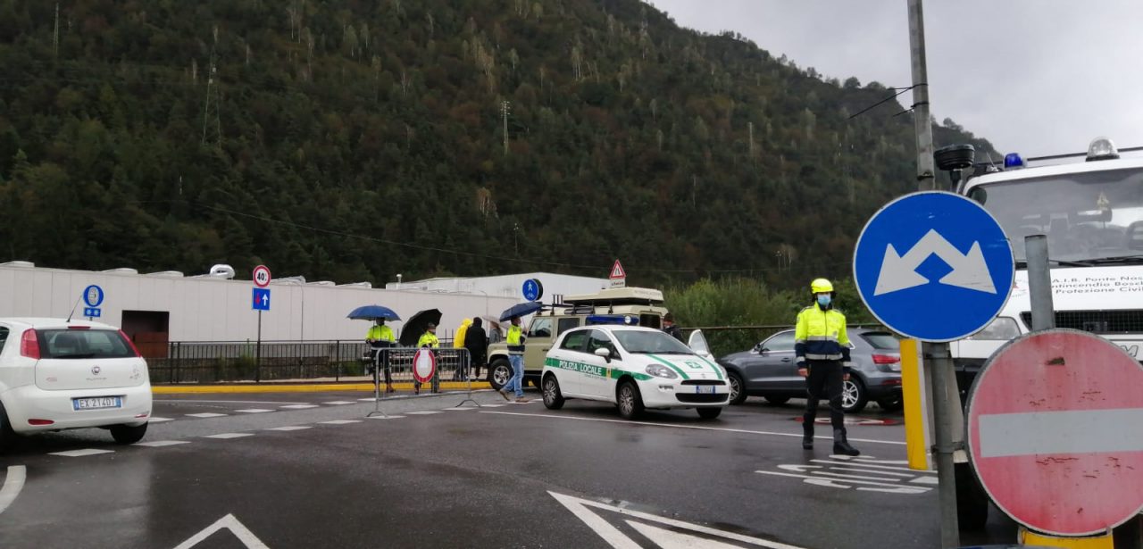 Video e foto del maltempo nelle Valli: famiglie evacuate a Villa d’Ogna, esondazioni a Valcanale e Parre