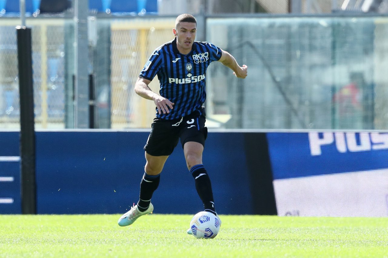Forte in campo e saggio nelle interviste. Gosens, fa il “pompiere da Scudetto”