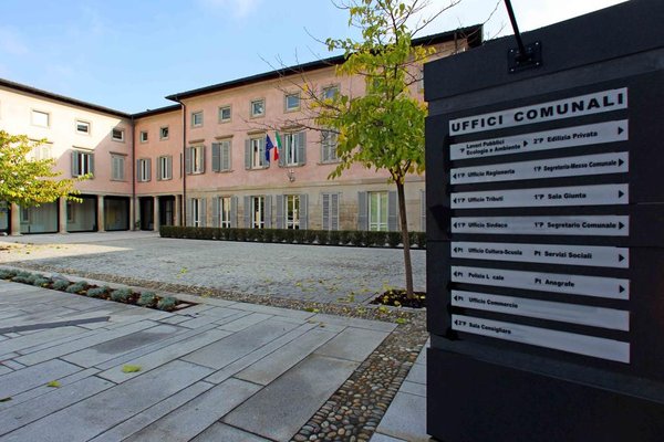 Odio, minacce e slogan del Duce: Rifondazione “denuncia” la Giunta di Capriate
