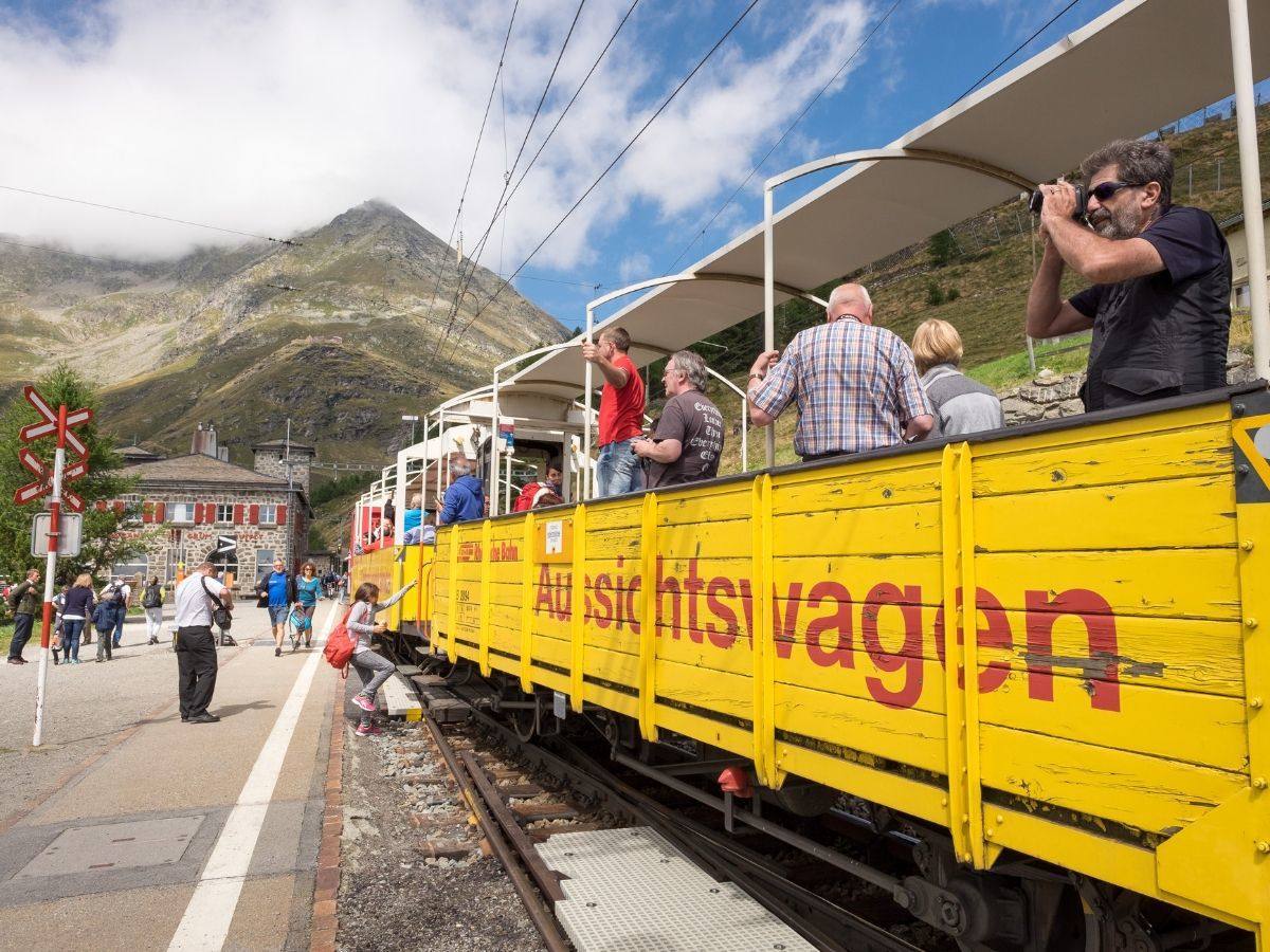 Primo treno turistico d’Italia con carrozze scoperte da Bergamo al Lago d’Iseo