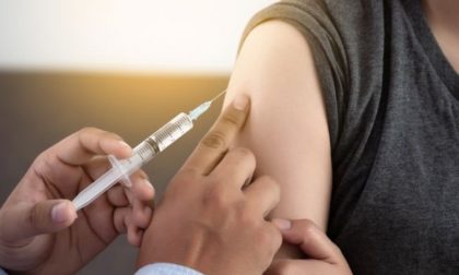 Vaccini antinfluenzali: ok le prime 30 dosi per le fasce fragili, ma chi pensa ai medici?