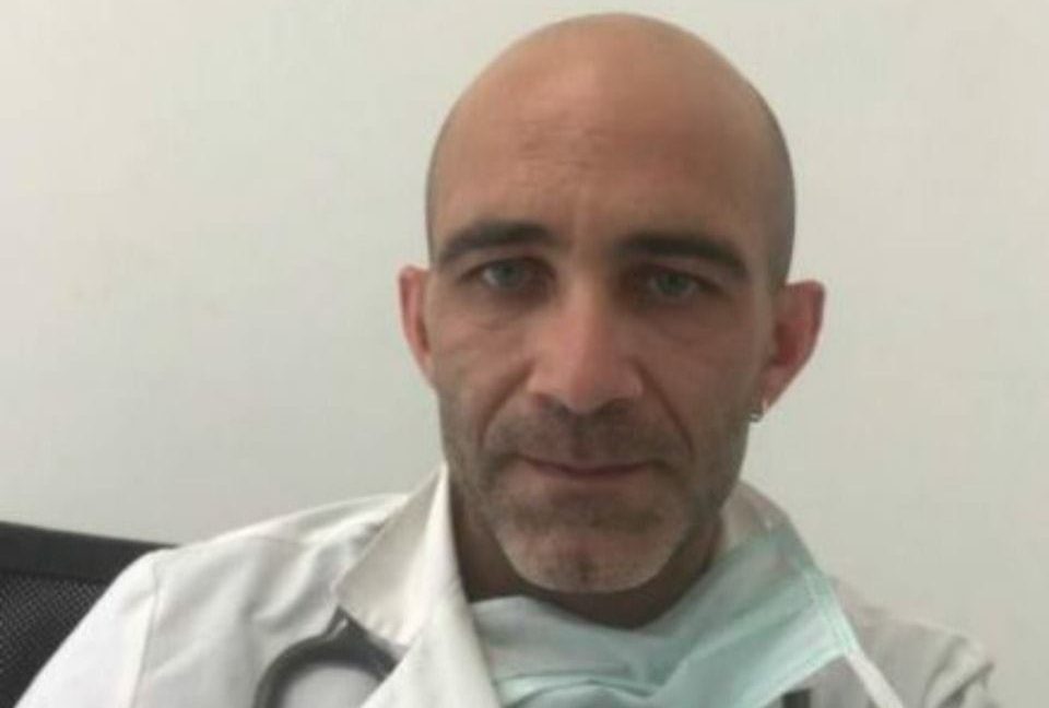 La storia del dottor Munda, che visitando a domicilio i pazienti li ha salvati dal Covid