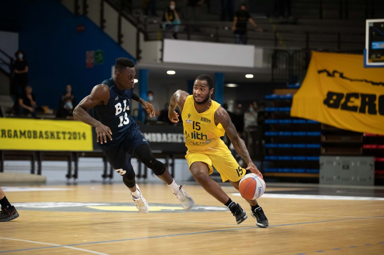 Basket, il derby tra Treviglio e Bergamo anima i social