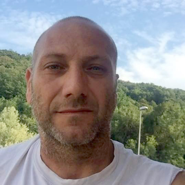 Muore poco ore dopo il terribile incidente in moto
