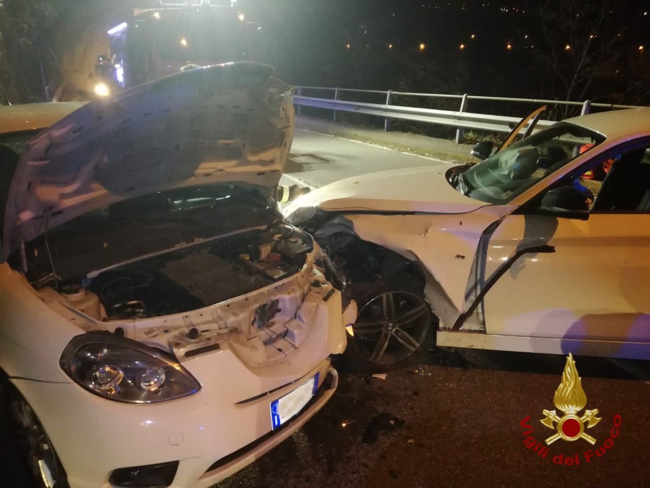 Frontale tra due auto a Ubiale Clanezzo: è grave una giovane di 26 anni