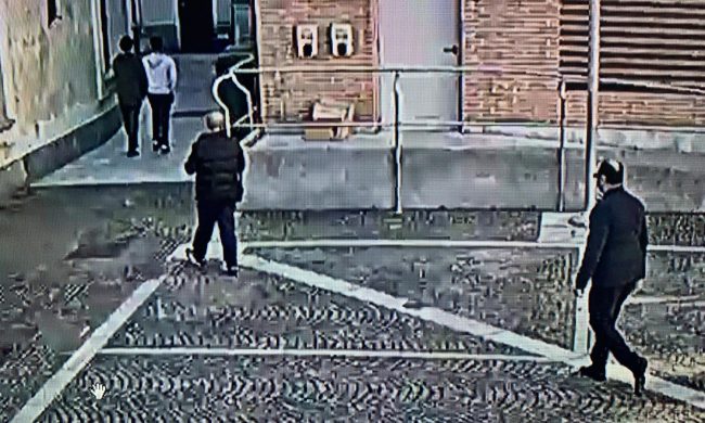 Seguiva e adescava minori: 60enne incastrato dalla testimonianza di un 12enne