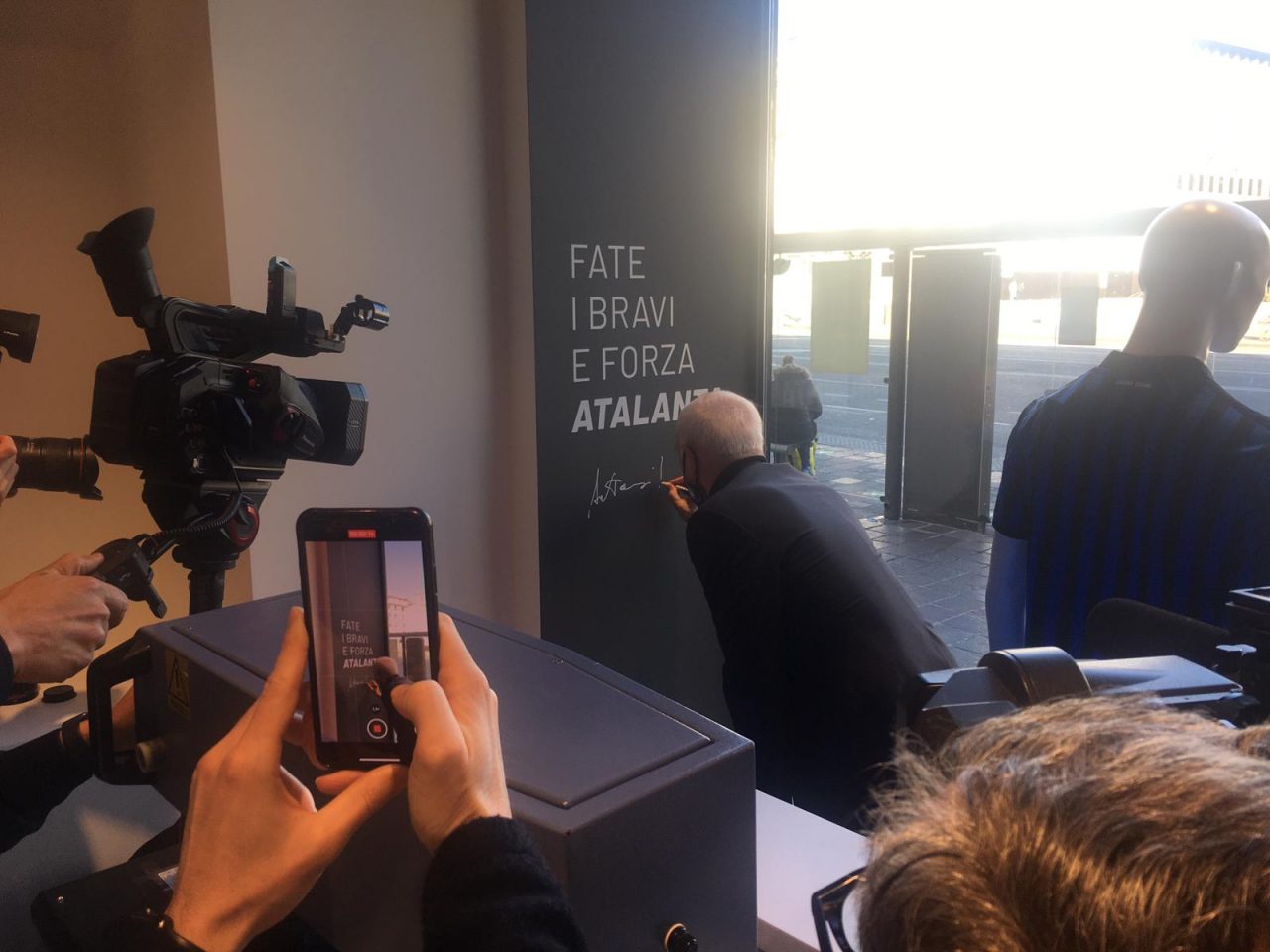 Video e foto dell’inaugurazione del nuovo Atalanta Store. Con un Percassi in grande spolvero
