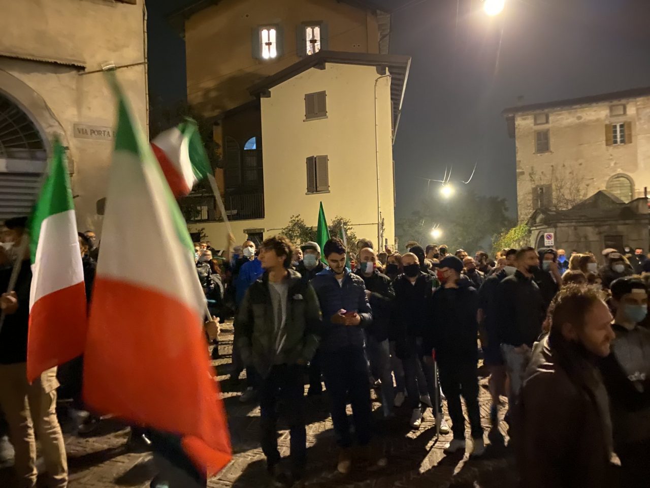 Proteste sotto casa di Gori, solidarietà di Ascom e Confesercenti al sindaco