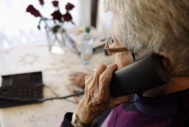 Telefonano agli anziani e chiedono soldi a nome del sindaco, il Comune: «È una truffa»