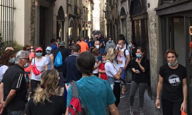 Corsarola invasa dalle persone, esodo nelle seconde case in Valle. C’è preoccupazione
