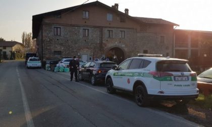 Una cascina di Romano trasformata in una favelas: clandestini e famiglie vivevano nei garage