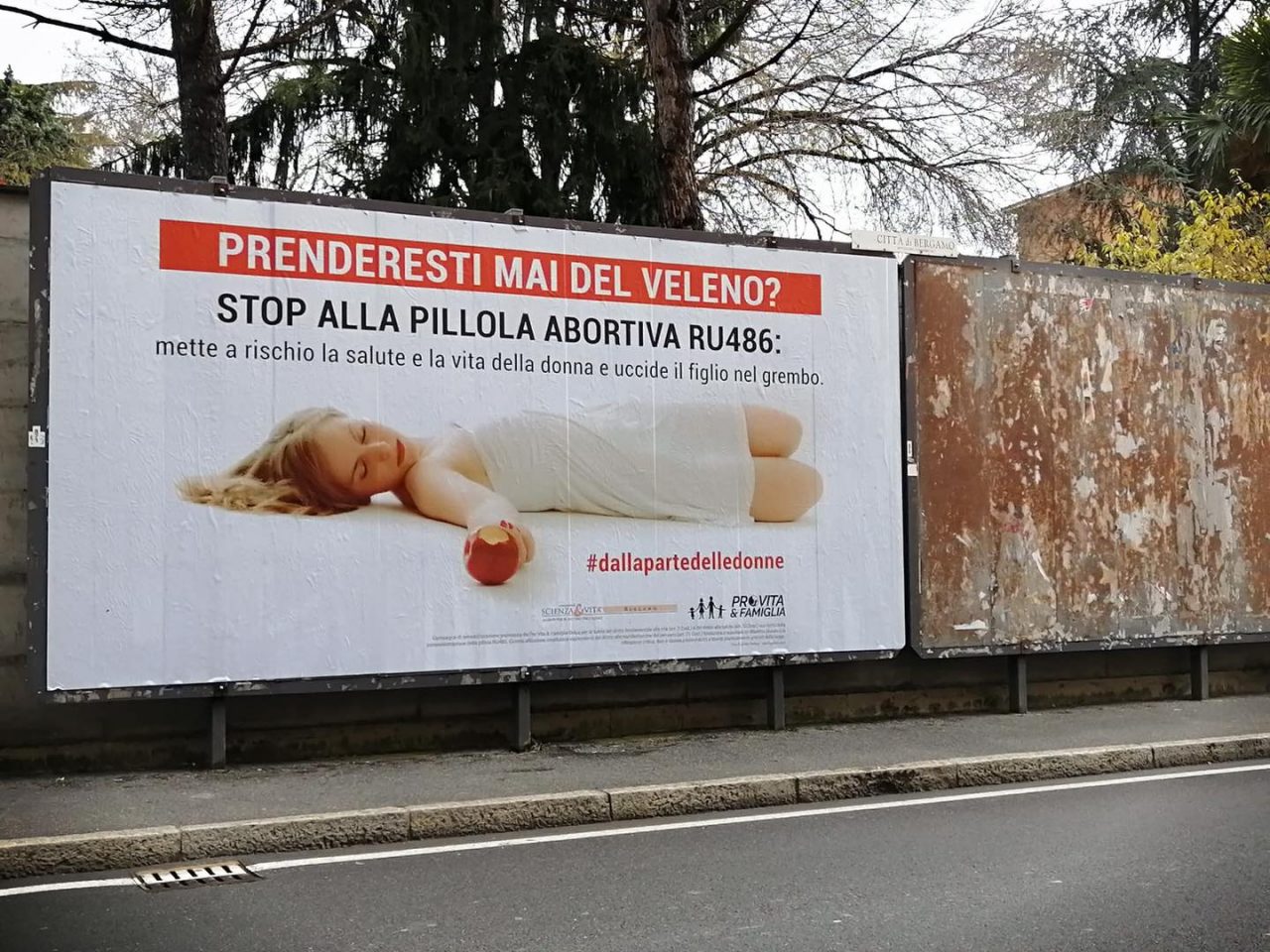 Dopo Milano, anche a Bergamo è polemica per i manifesti shock degli anti-abortisti