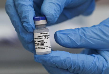Il medico che vorrebbe regalare il vaccino russo anti-Covid a San Giovanni Bianco