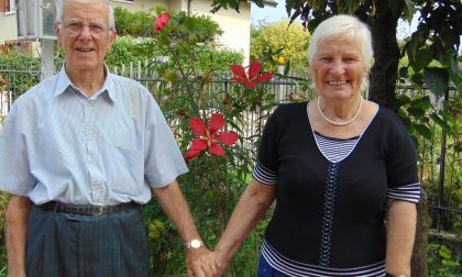 La romantica serenata di Antonio Lamera per la sua Serafina, che è in casa di riposo