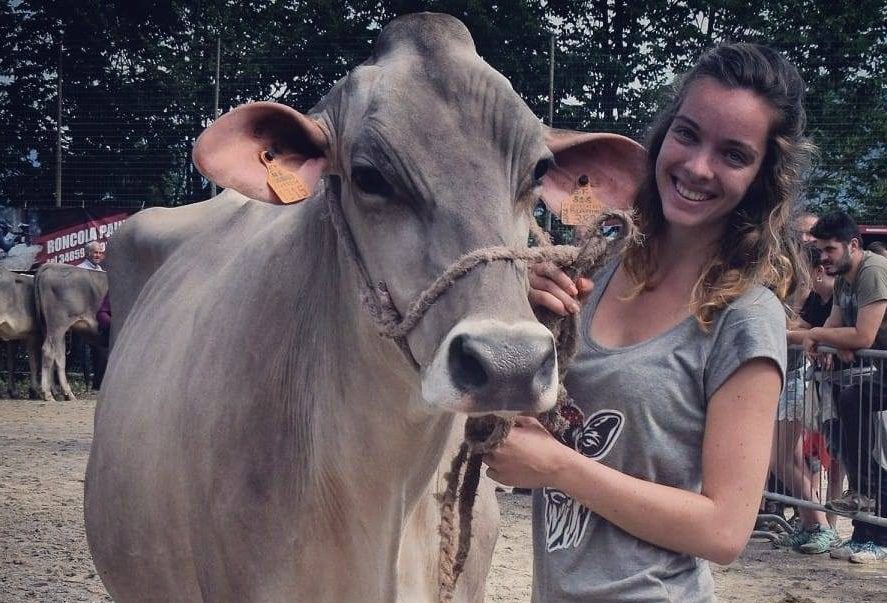 Giada, 19 anni, prende le redini dell’allevamento di famiglia a Capizzone