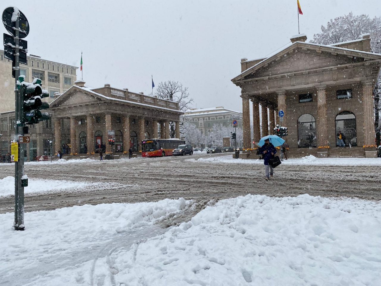 Il Comune risponde agli attacchi sul “piano neve”: «Agito tempestivamente. Nevicata eccezionale»
