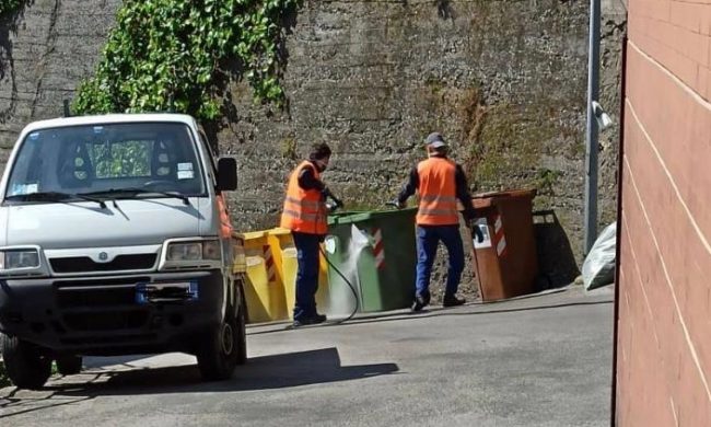 Slitta a febbraio la nuova raccolta dei rifiuti in città con i sacchi dotati di codice a barre