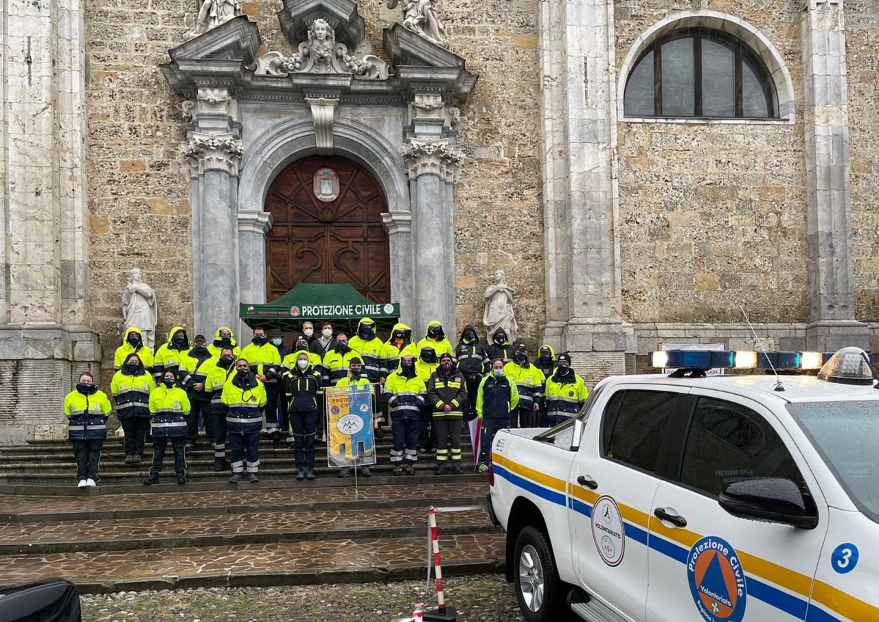 Val Gandino, benedetto dalla pioggia il nuovo mezzo operativo della Protezione Civile