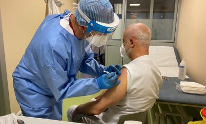 In Lombardia l'11% del personale sanitario non si è vaccinato contro il Covid