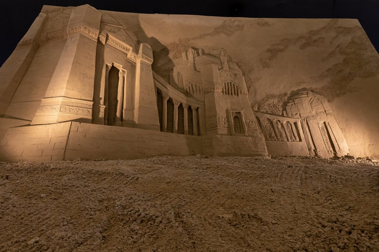 Il cimitero monumentale di Bergamo nel presepe di sabbia Lignano Sabbiadoro