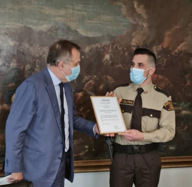 Salvò una ragazza gettandosi in un torrente a Nembro: encomio per Walter Torsello