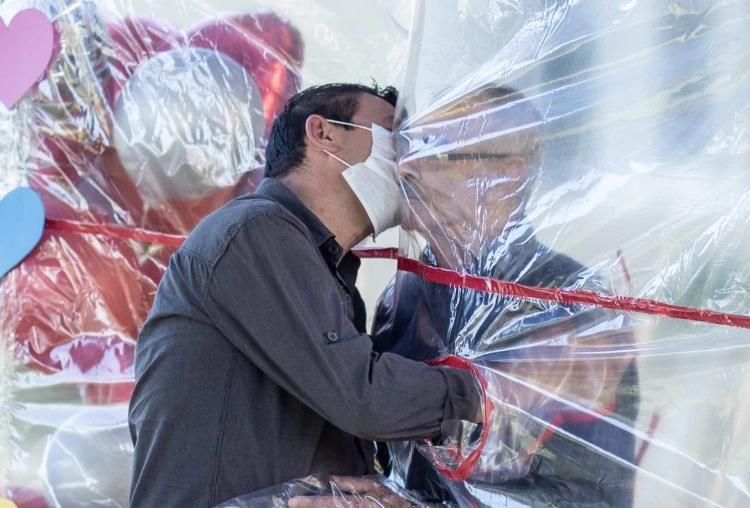 A Calcio arriva il “tunnel dell’abbraccio” per ospiti della Rsa e familiari